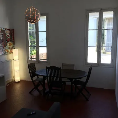 33 Av Des Anglais *